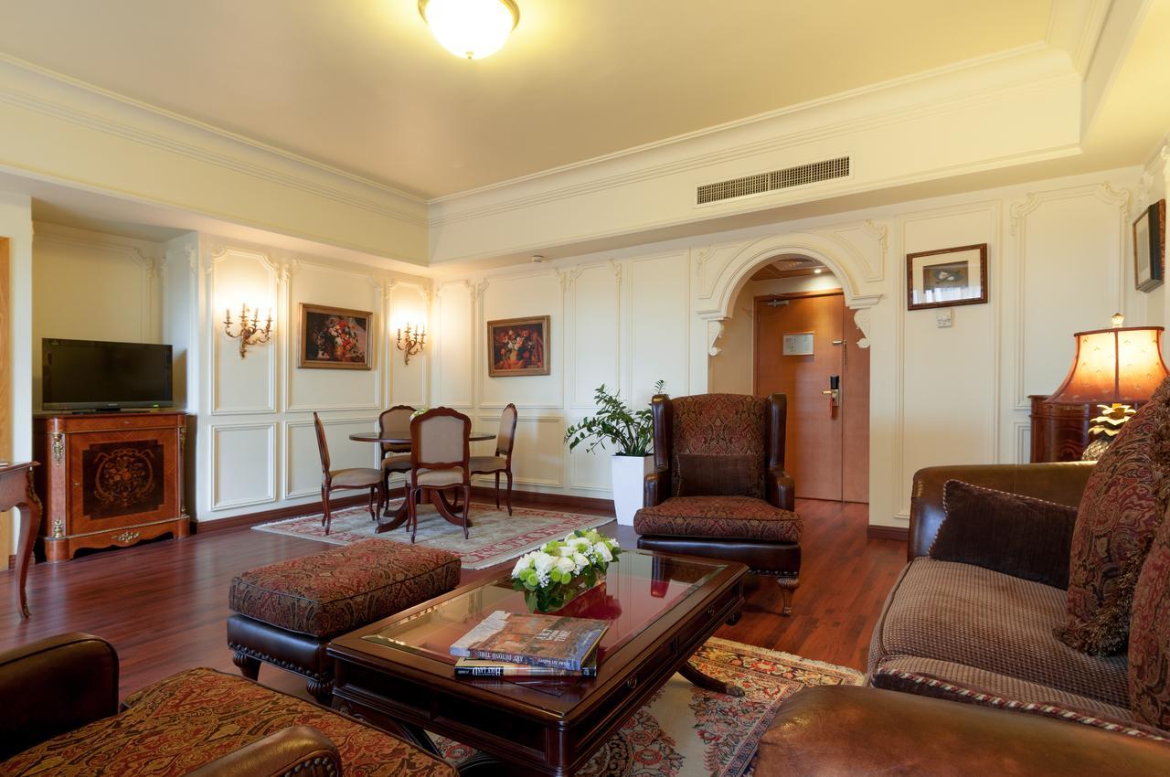 Le Commodore Hotel Beirut Exteriör bild