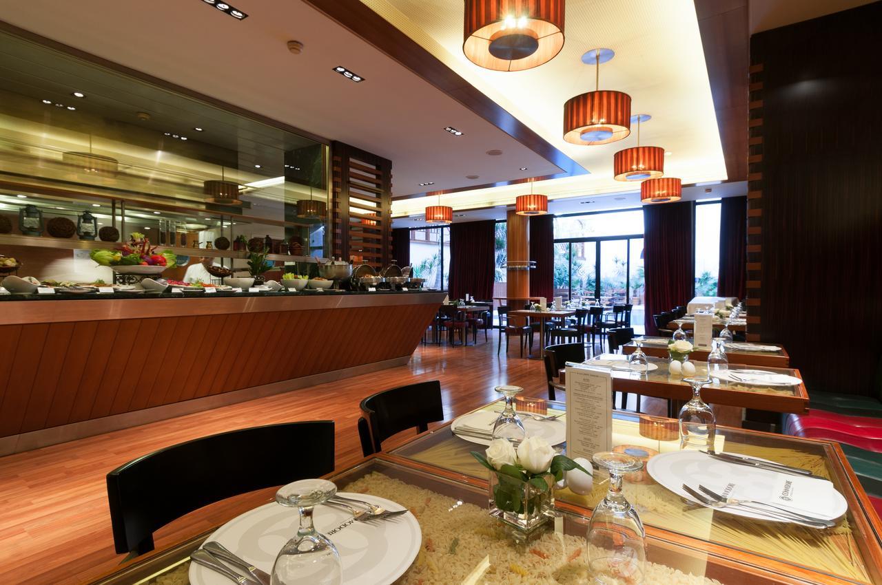Le Commodore Hotel Beirut Exteriör bild