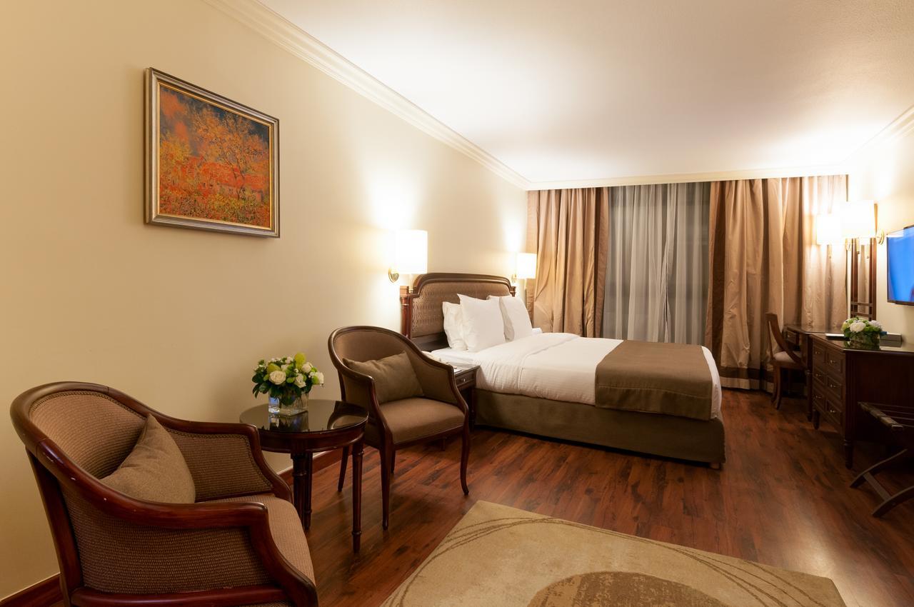 Le Commodore Hotel Beirut Exteriör bild