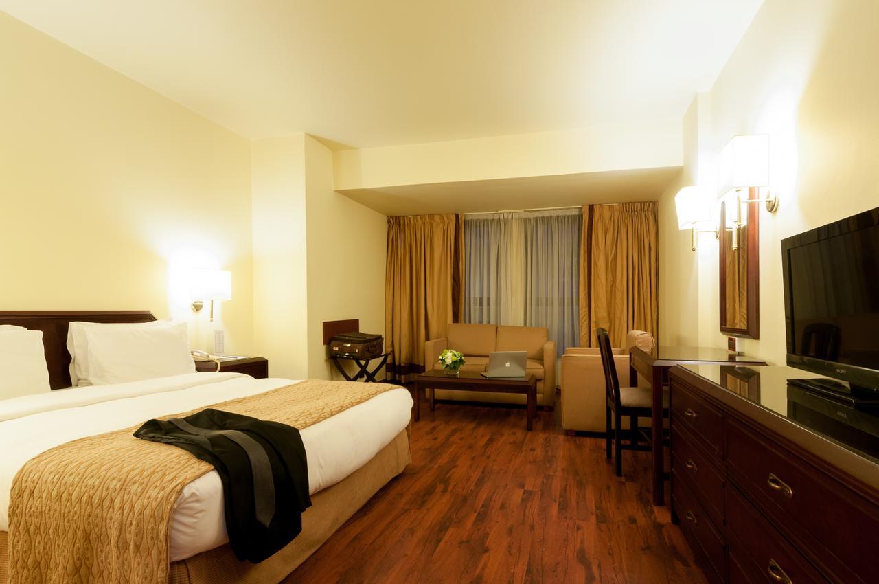 Le Commodore Hotel Beirut Exteriör bild