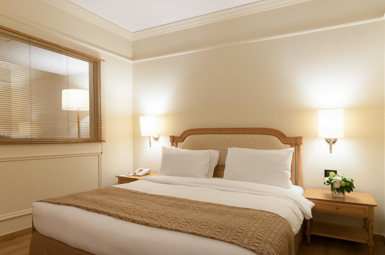 Le Commodore Hotel Beirut Exteriör bild