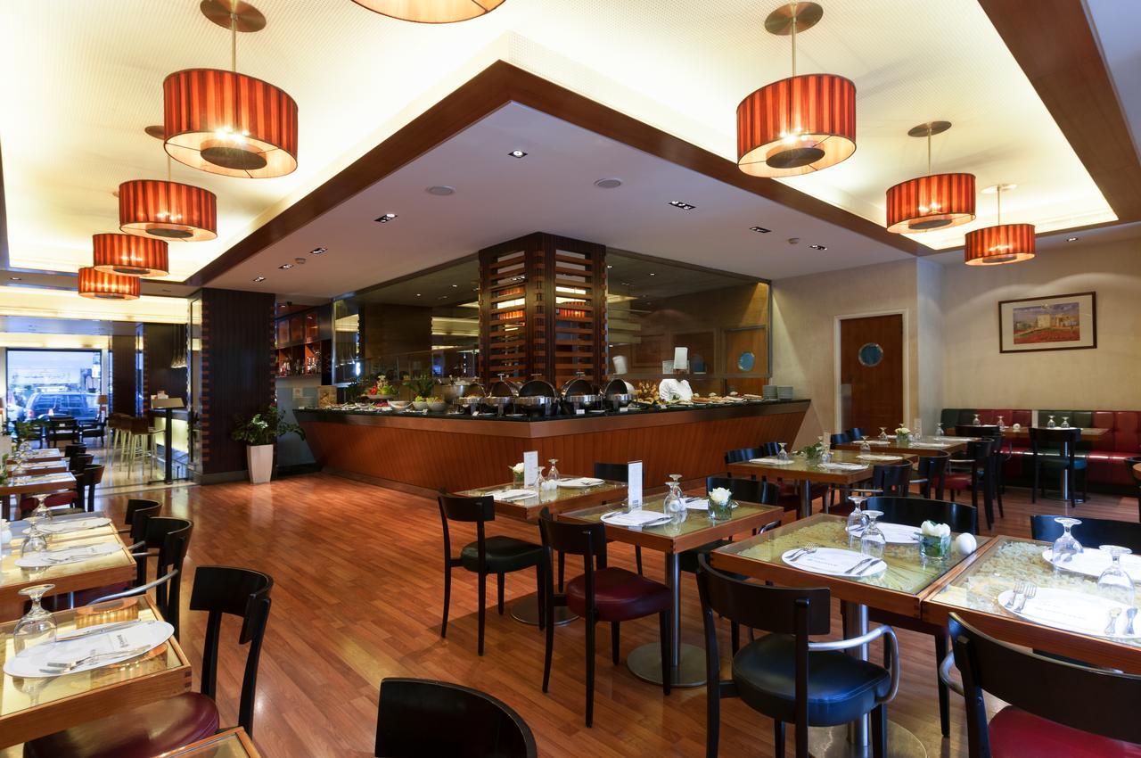 Le Commodore Hotel Beirut Exteriör bild
