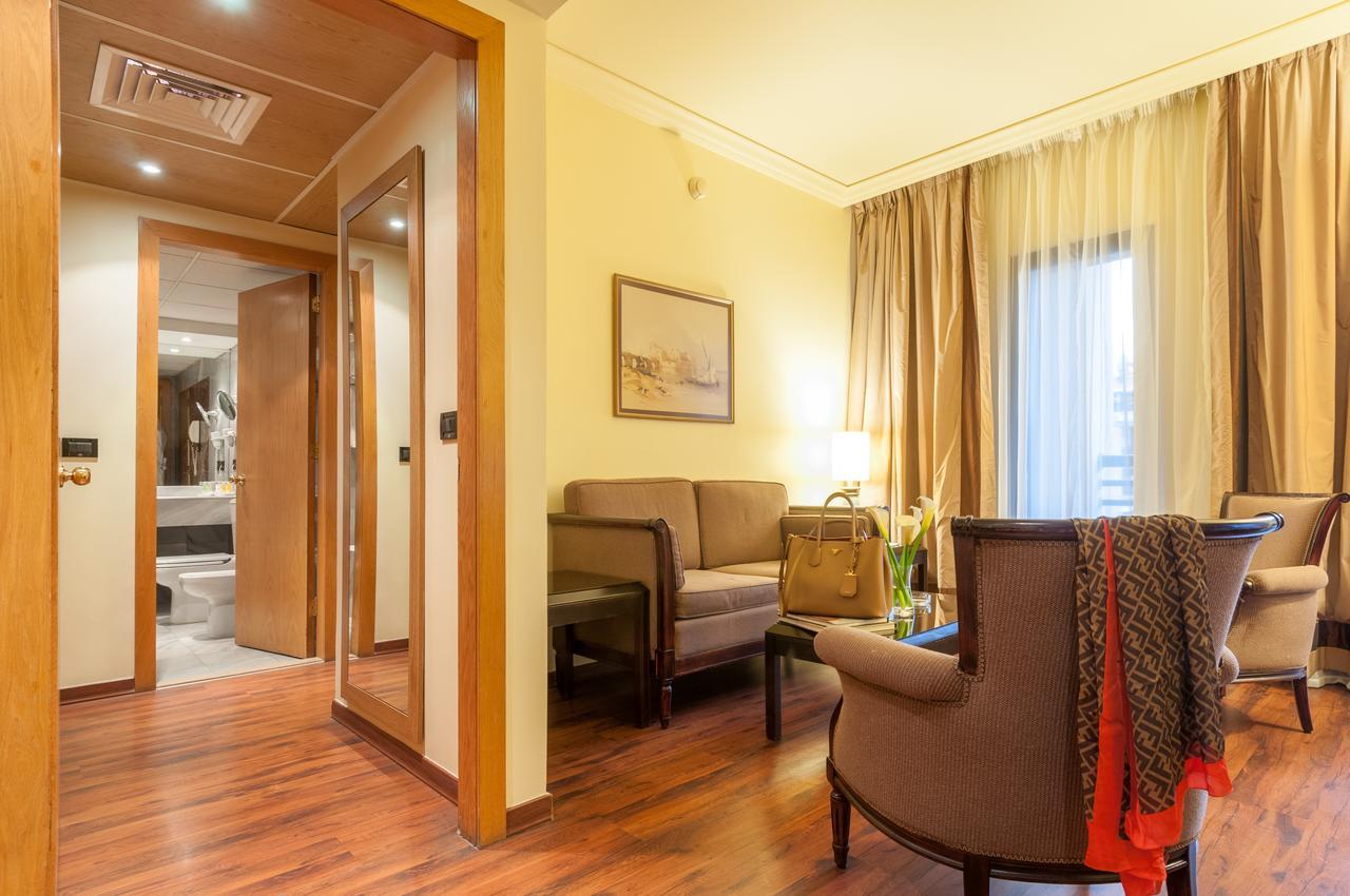 Le Commodore Hotel Beirut Exteriör bild