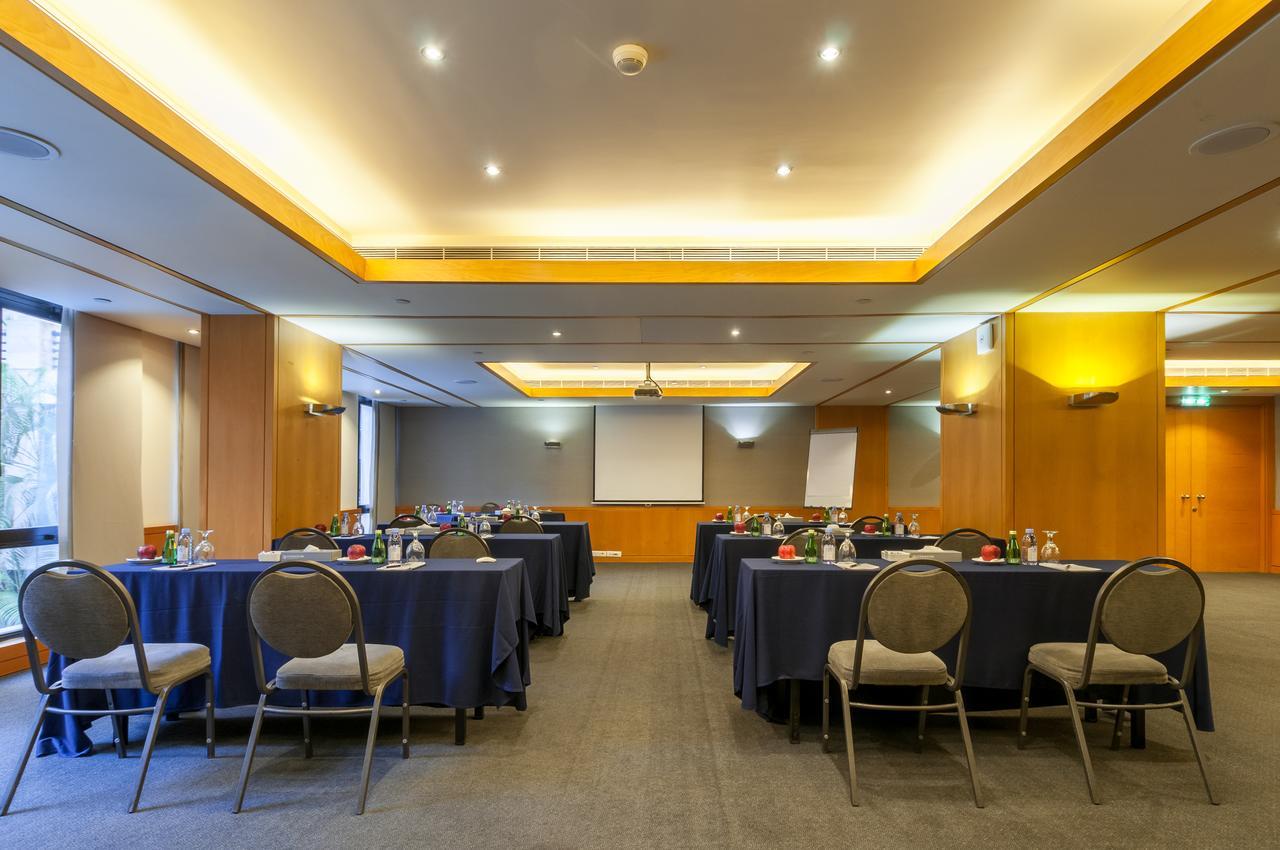 Le Commodore Hotel Beirut Exteriör bild