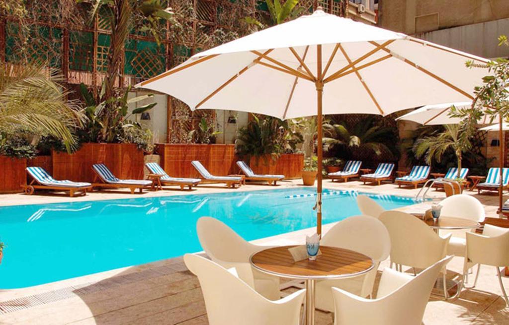 Le Commodore Hotel Beirut Exteriör bild